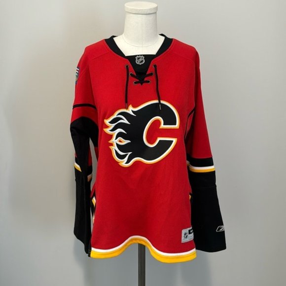 Reebok Tops - Women’s XL Calgary Flames Reebok Jersey with bonus scarf